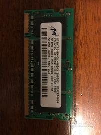 Banco di RAM marca Mitsubishi 512 MB