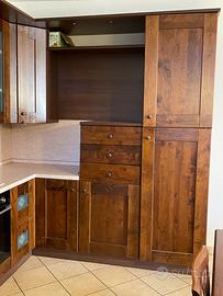 Cucina con ante lavorate