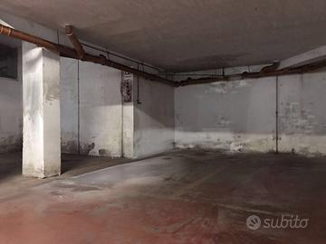Posto auto coperto in garage