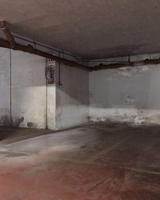 Posto auto coperto in garage
