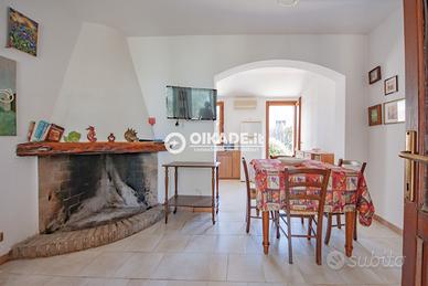 Villetta con ampio giardino a Torre delle Stelle