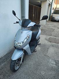 Scooter Peugeot kisbee 50
