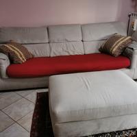 Divano 4 posti con pouf
