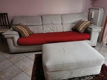 Divano 4 posti con pouf