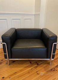 MDF ITALIA 1511 Poltrona LC3 in pelle nera