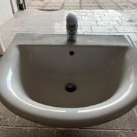 Lavandino in ceramica