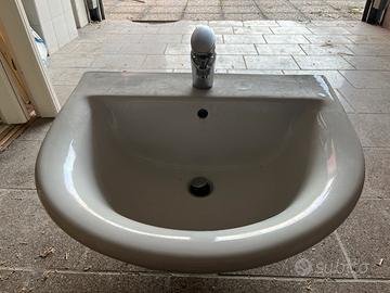 Lavandino in ceramica