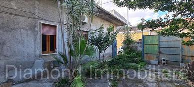 Casa singola con terreno a Fiumefreddo di Sicilia