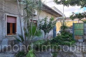 Casa singola con terreno a Fiumefreddo di Sicilia