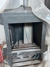 Camino artigianale in ferro battuto