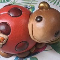 THUN - Coccinella con Farfalla

