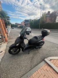 Beverly 400 s deep black