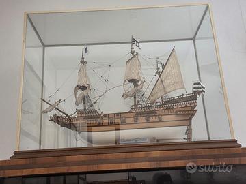 modellini di navi realizzati a mano