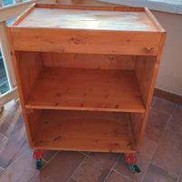 Carrello in legno massello con ruote frenanti