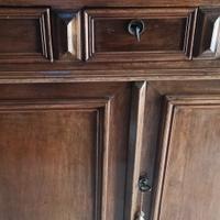 credenza con Vetrinetta di legno 