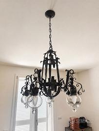 Lampadario in ferro battuto