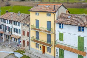 CASA SEMINDIPENDENTE A LANGHIRANO