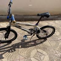 Bmx in alluminio completa di pedaletti