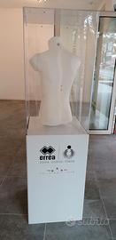Teca bacheca con manichino