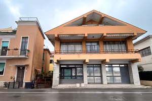 Appartamento in bifamiliare, libero su 4 lati