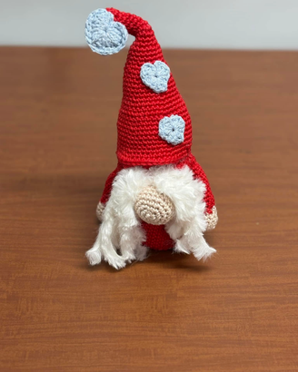 Gnomo cuore realizzato a mano