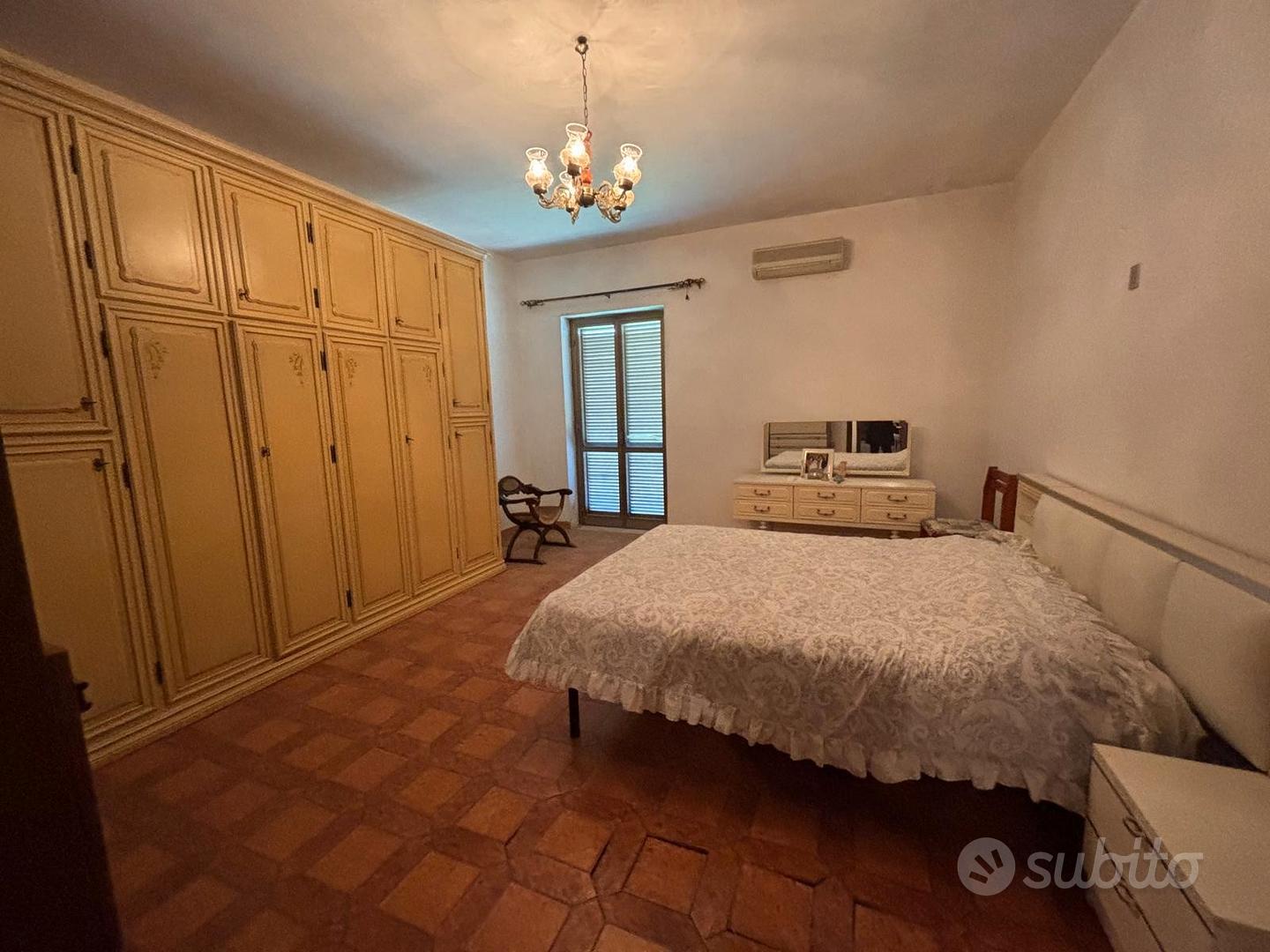 Fabbricato a tre piani con terreno di Ha 1.25.37 - Altro