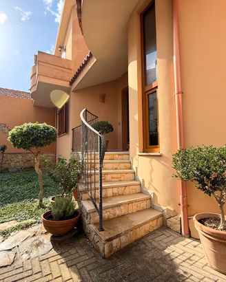 Casa singola quadrivano con ampio cortile