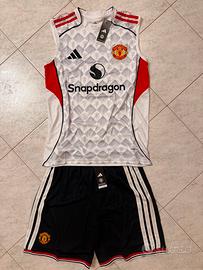 Completo manchester united calcio