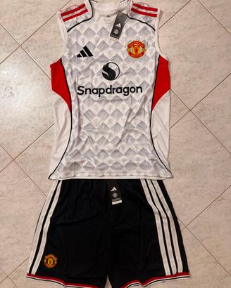 Completo manchester united calcio