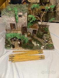 Casa in miniatura interamente fatta a mano presepe