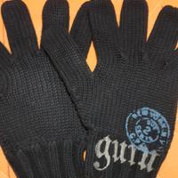 Guanti Guru.