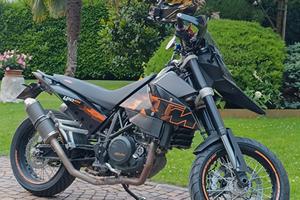 KTM 690 Supermoto 