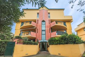 AMPIO TRILOCALE CON DUE BALCONI E GARAGE