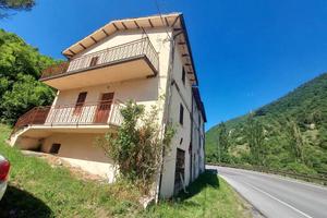 Casa indipendente di 140 m² con più di 5 locali a 