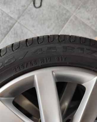 Cerchi e gomme da 17' originali Volkswagen (85%)