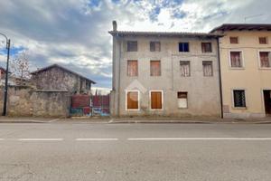 CASA SEMINDIPENDENTE A LESTIZZA