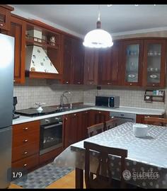 Cucina Componibile forno tavolo 6 sedie lampadario