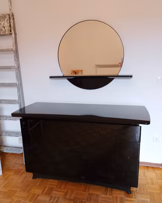 specchio e cassettiera 