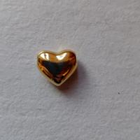 Ciondolo dorato a forma di cuore