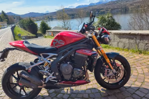 Triumph speed triple 1200 rs 