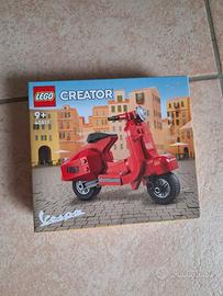 Lego creator Vespa