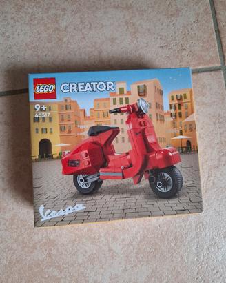 Lego creator Vespa
