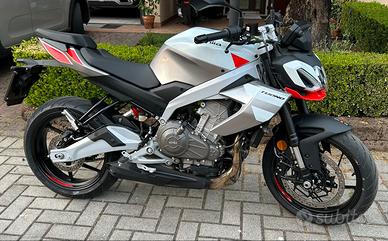 Aprilia Tuono 457