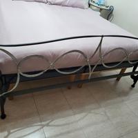 Struttura letto matrimoniale in ferro battuto