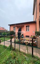 APPARTAMENTO DI 3 LOCALI CON AMPIA TAVERNA, GIARDI