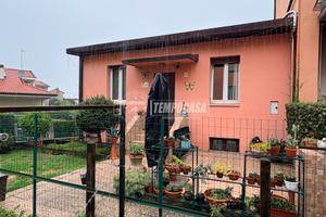 APPARTAMENTO DI 3 LOCALI CON AMPIA TAVERNA, GIARDI