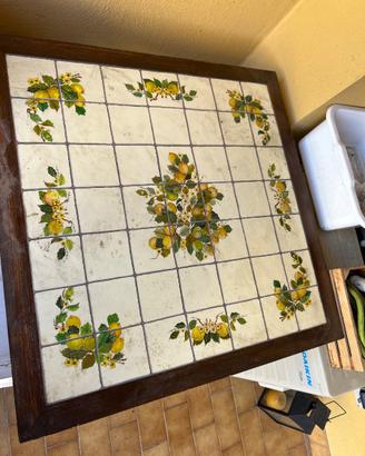 Tavolo dipinto a mano con base in ferro battuto