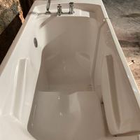 Vasca da bagno con sportello