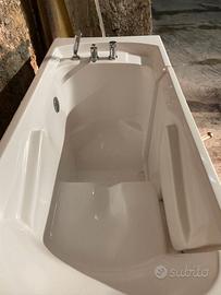 Vasca da bagno con sportello
