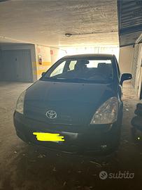 toyota corolla verso 2005